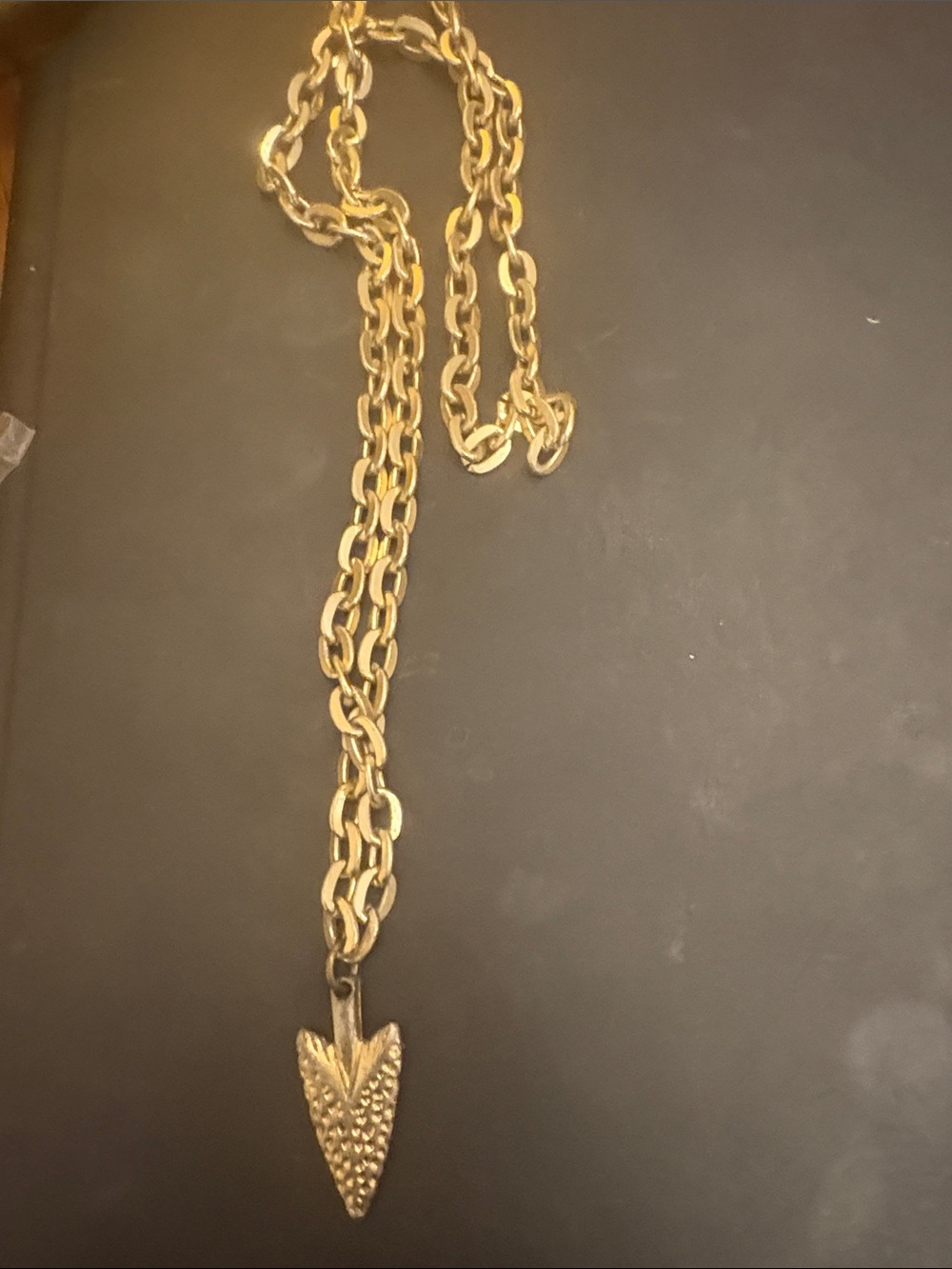 VINTAGE HAND CRAFTED ARROWHEAD PENDANT IN Gold Tone along w/ link necklace